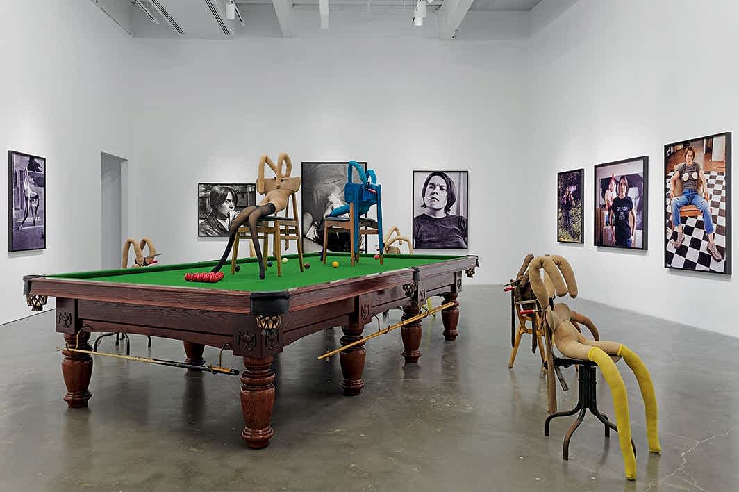 Sarah Lucas: Gündelik Nesneler ve Bedenin Yeniden Kurgusu